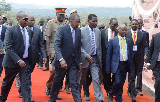 President Uhuru Kenyatta, accompanied by Governors Peter Munya, Kinuthia Mbugua and Devolution CS Mwangi Kiunjuri in Naivasha.