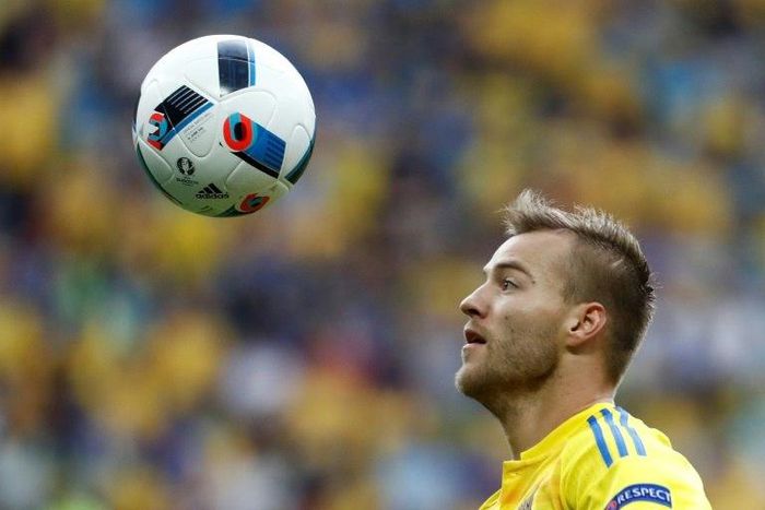 Borussia Dortmund wasted no time in signing Ukraine winger Andriy Yarmolenko on Monday - the same day Ousmane Dembele officially joined Barcelona