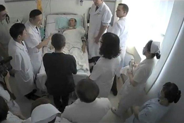 Chinese Nobel Laureate Liu Xiaobo's liver function continues to deteriorate and he suffers from "shock and organ failure", according to the First Hospital of China Medical University in the northeastern city of Shenyang