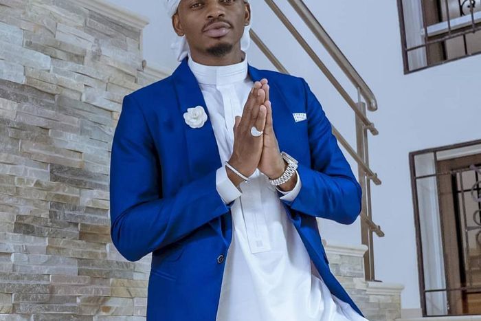 ___8945039___2018___10___6___9___dia+feat