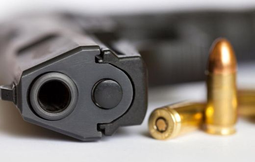 2 shot dead in early morning robbery