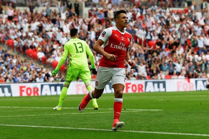 Arsenal's Chilean striker Alexis Sanchez (right) celebrates after scoring the opening goal of the English FA Cup final football match between Arsenal and Chelsea at Wembley stadium in London on May 27, 2017