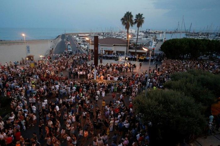 Some 16,000 people marched against terror in the Spanish seaside resort of Cambrils, shouting "no tinc por", which means "not afraid" in Catalan