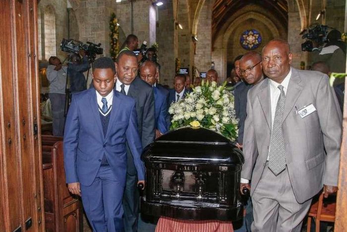 President-Uhuru-Kenyatta-among-pallbearers-carrying-Kenneth-Matiba-s-casket
