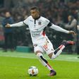 Nice's Brazilian defender Dalbert Henrique dribbles during the French L1 football match Guingamp against Nice on November 30, 2016 at the Roudourou stadium in Guingamp