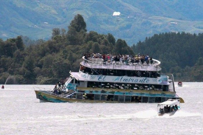 Colombian officials said the tourist boat Almirante sank in a matter of minutes