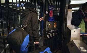 How Rampant Is Fare Evasion? At Times Square, One Rider a Minute Sneaks In
