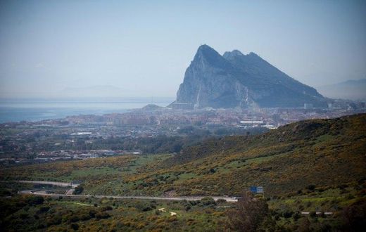 Brexit minister David Davis has voiced Britain's "steadfast" support for Gibraltar in talks with Spain's foreign minister in Madrid