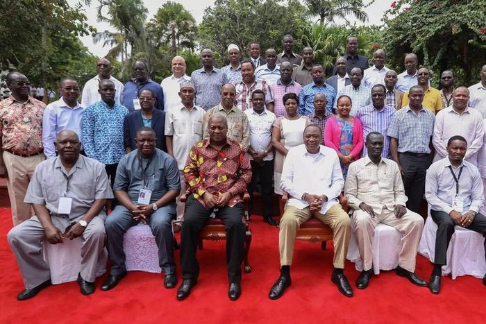 Kenyan governors with President Uhuru Kenyatta