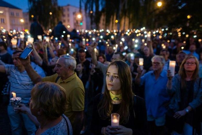 Protesters against a contested court reform gather in Warsaw