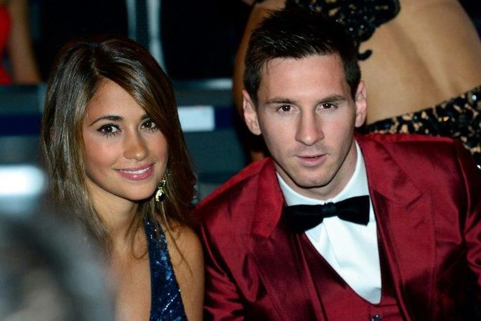 Barcelona's forward Lionel Messi (R) will wed his long term partner Antonella Roccuzzo on June 30, 2017