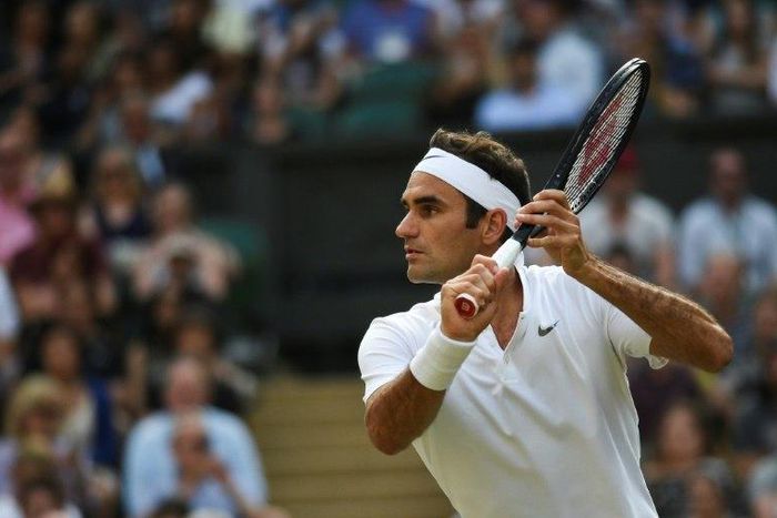 Switzerland's Roger Federer returns against Germany's Mischa Zverev at Wimbledon on July 8, 2017