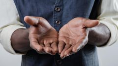 ___9139227___2018___11___26___13___hands-palms-african-american