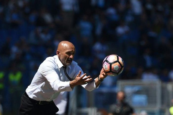AS Roma's coach Luciano Spalletti catches the ball during the Italian Serie A football match against Lazio April 30, 2017