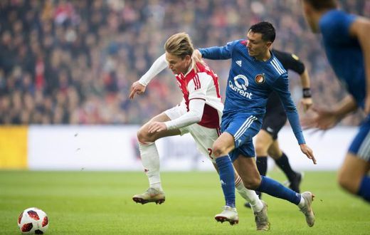 Ajax and Netherlands star Frenkie de Jong (L) in action against Feyenoord's Steven Berghuis (R).