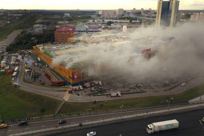 Smoke engulfed the Rio shopping mall in Moscow during a fire that sent 14 people to hospital