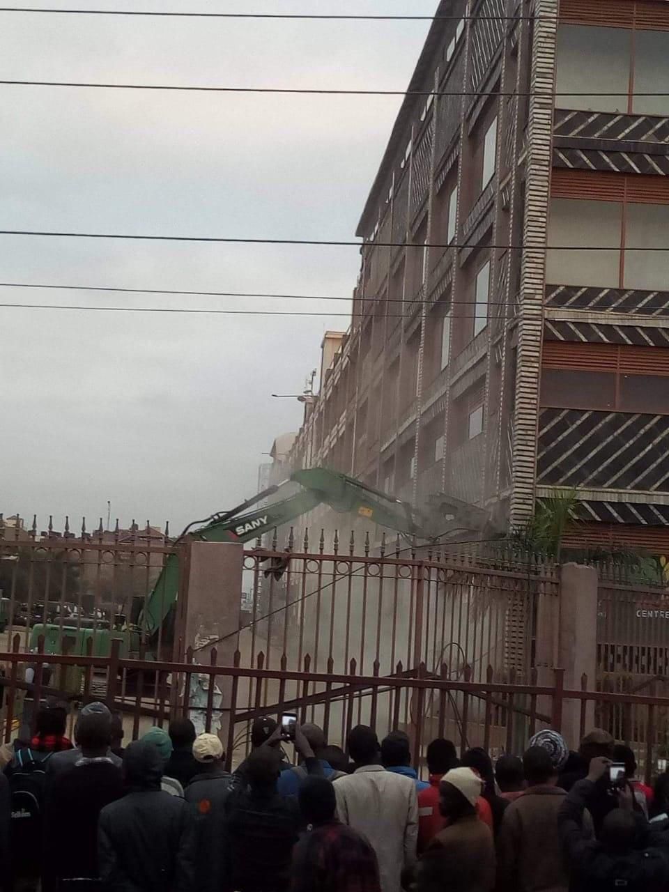 ___8857775___2018___9___15___6___Taj+Mal+demolition+underway