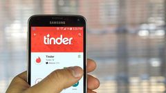 ___8875738___2018___9___19___16___tinder+tinder