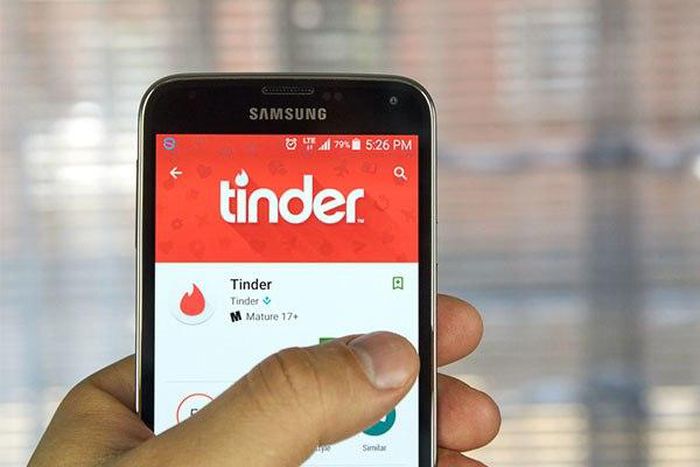 ___8875738___2018___9___19___16___tinder+tinder