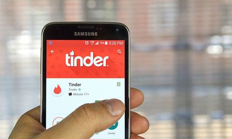 ___8875738___2018___9___19___16___tinder+tinder
