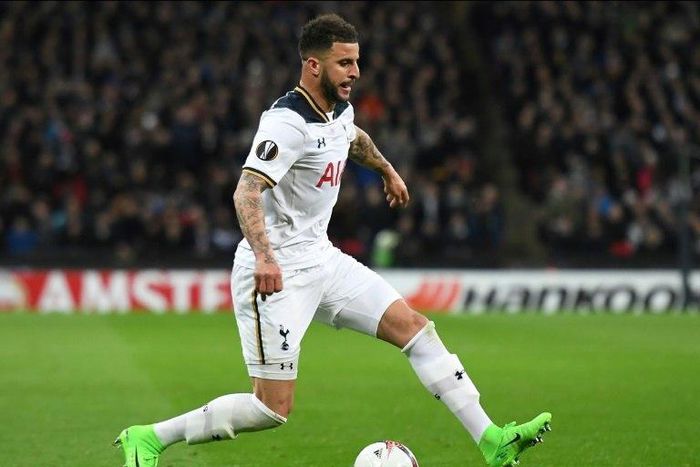 Tottenham Hotspur's English defender Kyle Walker controls the ball during the UEFA Europa League Round of 32 second-leg football match against KAA Gent north London February 23, 2017