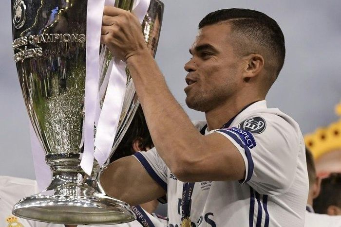 Real Madrid defender Pepe lifts the Champions League trophy in Cardiff, south Wales, on June 3, 2017