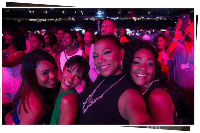 ___9111169___2018___11___16___9___MOTHER+HEN