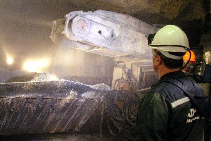 An accident on Friday at a diamond mine in the Sakha region some 4,000 kilometres (2,500 miles) east of Moscow saw water flood in from a disused crater