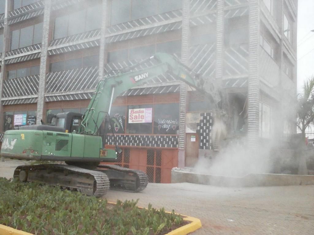 ___8857776___2018___9___15___6___Taj+Mal+demolition