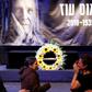 Mourners pay tribute to Israeli writer Amos Oz during a memorial service in Tel Aviv on December 31, 2018