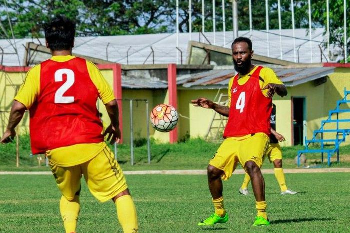 Former Tottenham Hotspur midfielder Didier Zokora (R), seen during a practice session in Padang, West Sumatra, in April 2017