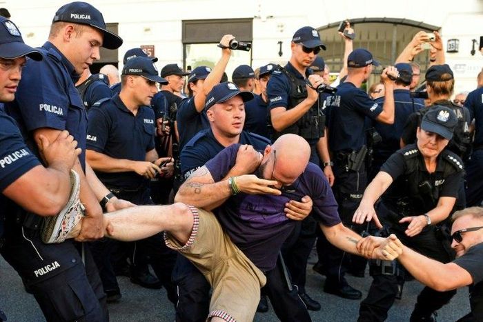 Warsaw police dragged some protesters staging a counter-demo against a far-right group across the pavement