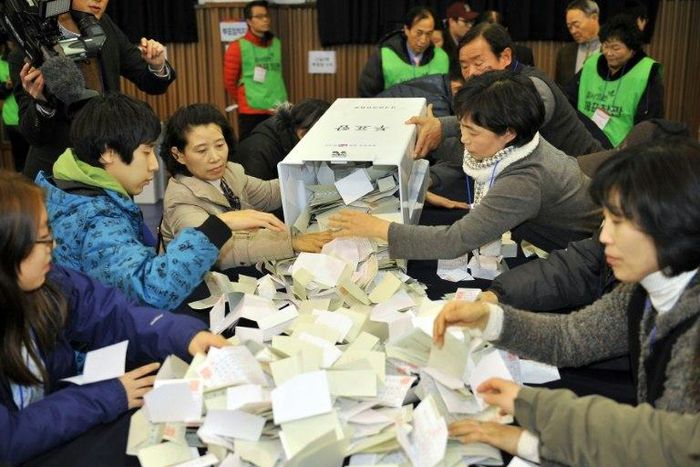 South Korea's National Intelligence Service has admitted its cyber warfare unit organised and operated teams attempting to sway voter opinions for more than two years in the run-up to the 2012 elections