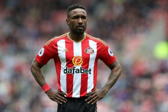 Sunderland's English striker Jermain Defoe gestures during the English Premier League football match against Swansea City May 13, 2017