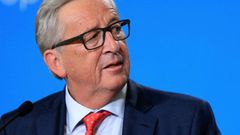European Commission chief Jean-Claude Juncker makes do without a smartphone