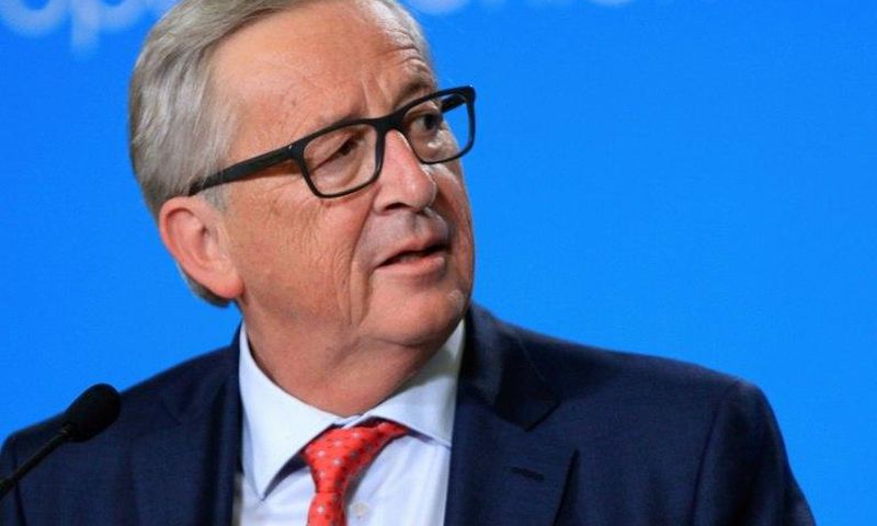 European Commission chief Jean-Claude Juncker makes do without a smartphone