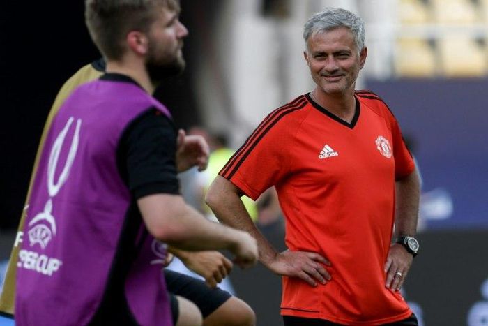 Manchester United's manager Jose Mourinho (R) looks on during training session in Skopje on August 7, 2017