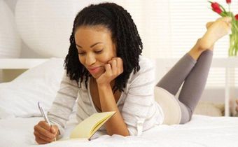 ___9169619___2018___12___5___13___woman+writing