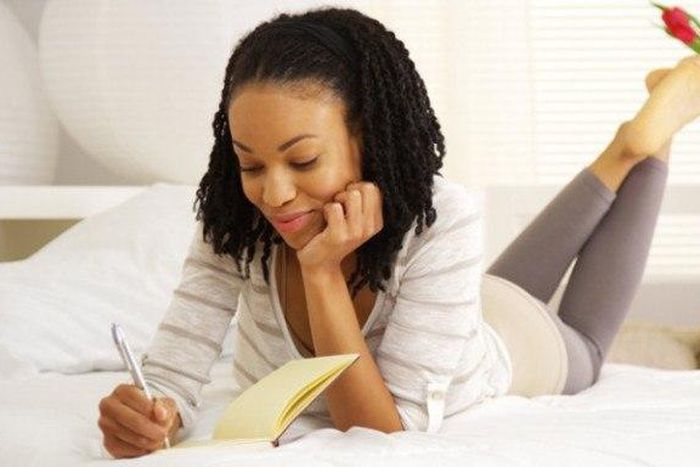 ___9169619___2018___12___5___13___woman+writing