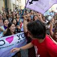Activists (back) in favor of abortion argue with an activist (in red) who is against it, during demos in Santiago, in 2016