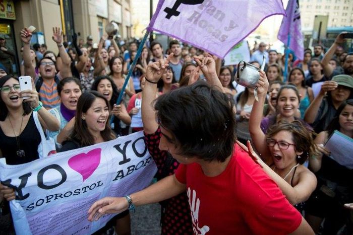 Activists (back) in favor of abortion argue with an activist (in red) who is against it, during demos in Santiago, in 2016