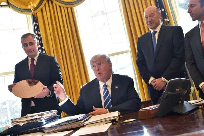In February, US President Donald Trump (2nd L) and Intel CEO Brian Krzanich (L) met in the Oval Office -- this week, Krzanich left his advisory panel on manufacturing