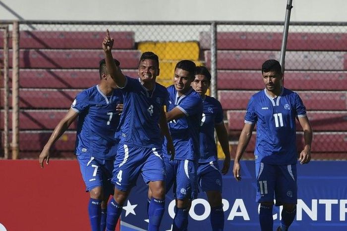 El Salvador's player Henry Romero (2nd-L) bit Jozy Altidore on the back in El Salvador's 2-0 Gold Cup quarter-final loss to the United States and also grabbed the US forward's nipple and twisted it