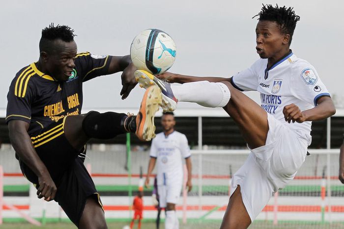 ___6866665___https:______static.pulse.com.gh___webservice___escenic___binary___6866665___2017___6___20___10___Victo+Majid+vies+for+ball+against+David+Kingatua+in+a+past+match