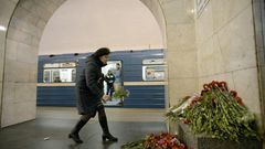 A woman places flowers in honour of the victims of the April 3 blast on the platform of Technological Institute metro station in Saint Petersburg on April 4, 2017
