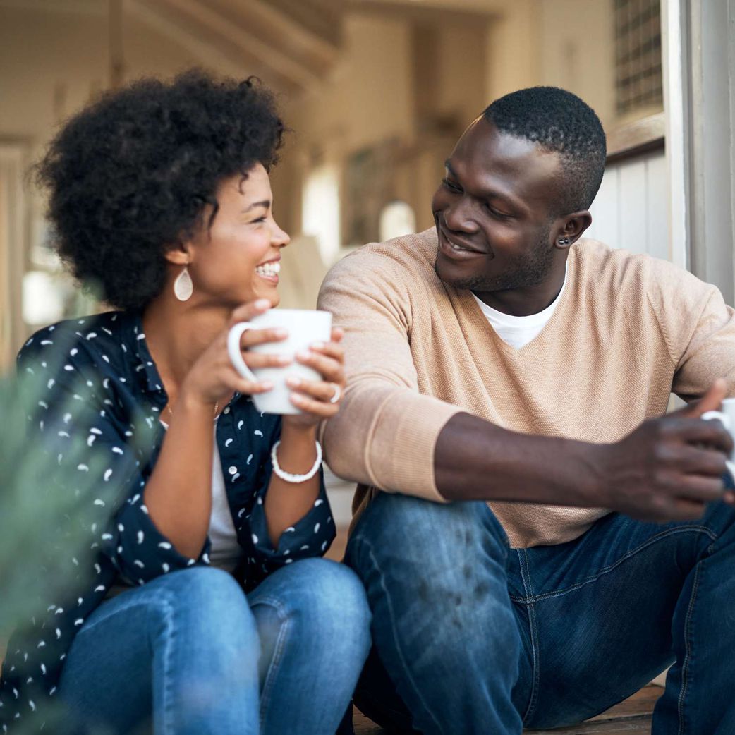 10 body language signs that reveal a woman is attracted to you