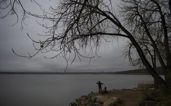 Denver Braces for a Blizzard, a Day After Basking in Spring Sunshine
