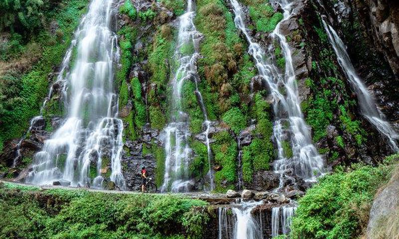 What makes a waterfall? Maybe it forms itself
