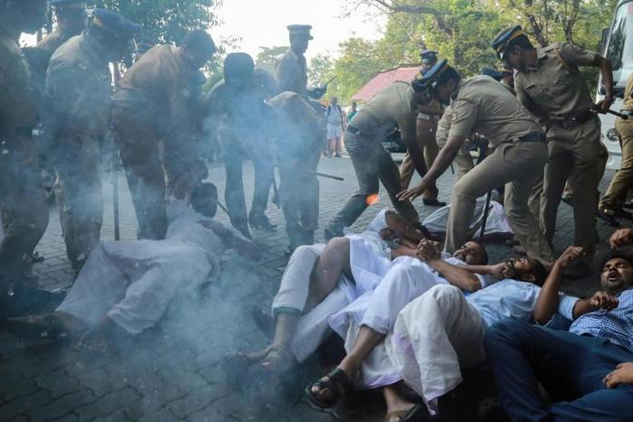 Protests broke out after police escorted two women into a flashpoint temple in the southern Indian state of Kerala on Wednesday