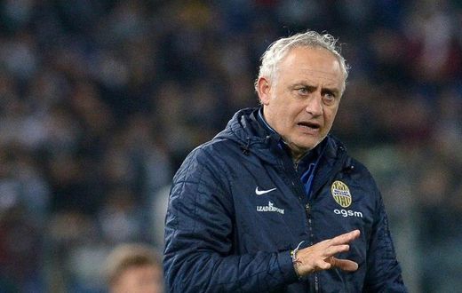 Verona coach Andrea Mandorlini shouts instructions during the Serie A match against Lazio in Rome, on March 22, 2015